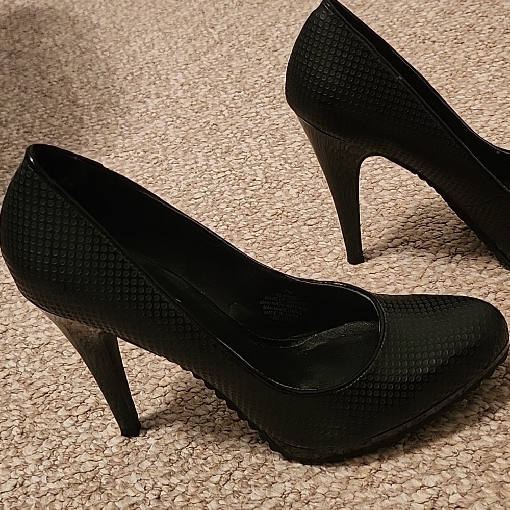 Shoes - Picture 2 of 4